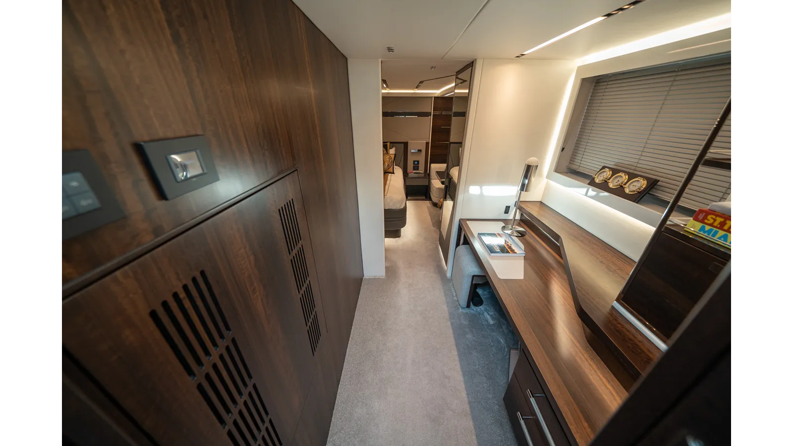 Купить яхту LORENA - Sunseeker в Shestakov Yacht Sales