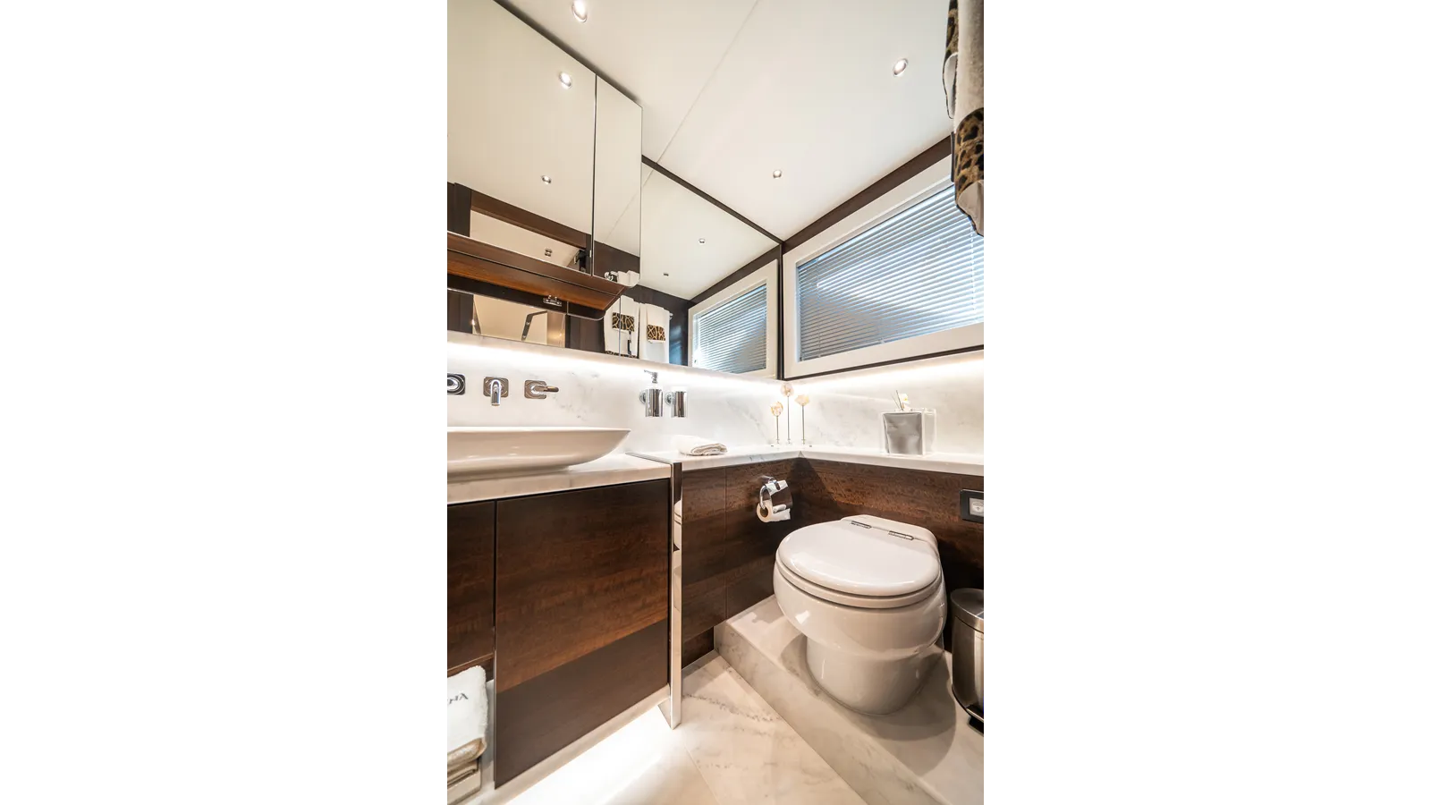 Продажа яхты LORENA Predator 65