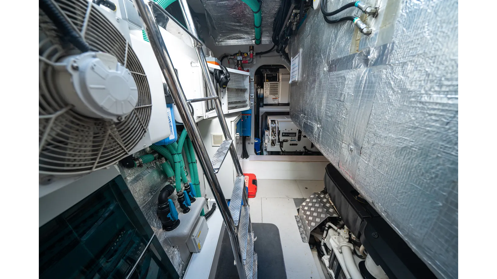 Купить яхту LORENA - Sunseeker в Shestakov Yacht Sales