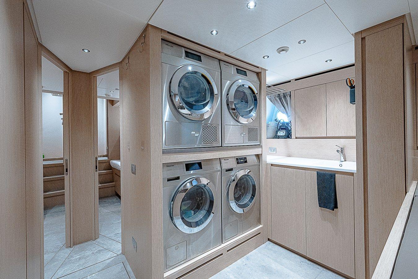 Купить яхту THE WOLF SD118 в Shestakov Yacht Sales