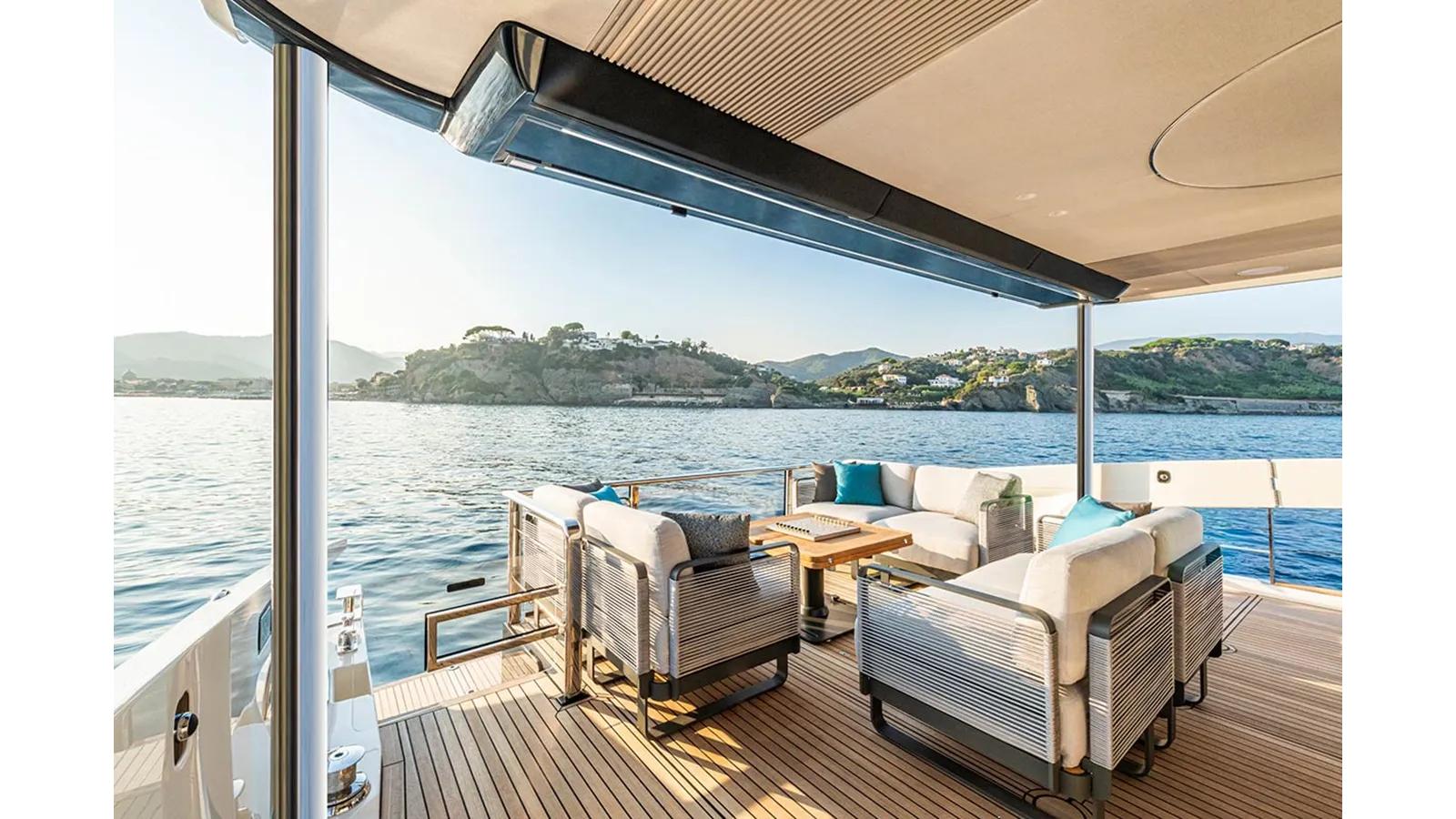 the best price on NAVETTA 70 70