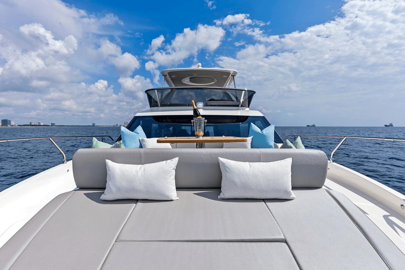 52 FLY - Absolute Yachts