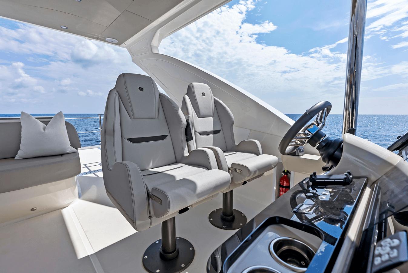 Buy a yacht 52 FLY - Absolute Yachts