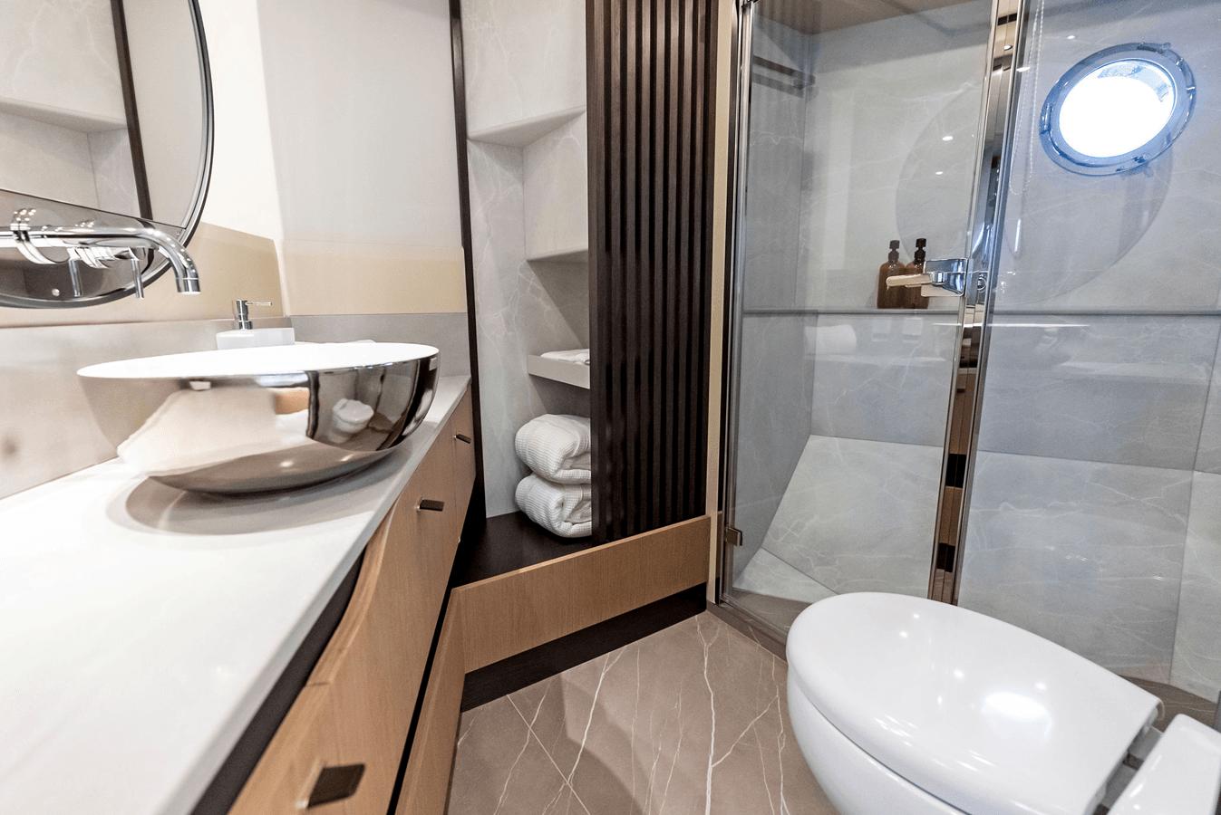 Buy a 52 FLY - Absolute Yachts at Shestakov Yacht Sales