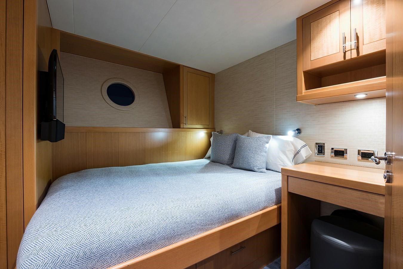 SERENITY Raised Pilothouse