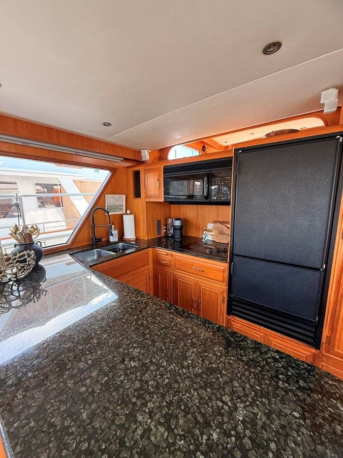 Buy a ISLAND GIRL 1997 at Shestakov Yacht Sales