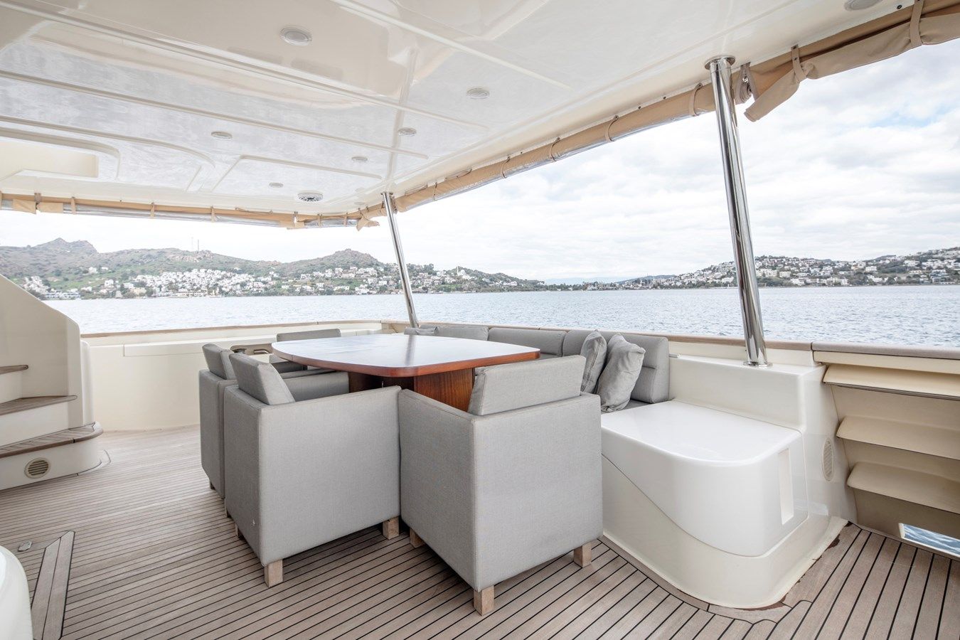 Купить яхту Navetta Crescendo 26 - Custom Line в Shestakov Yacht Sales