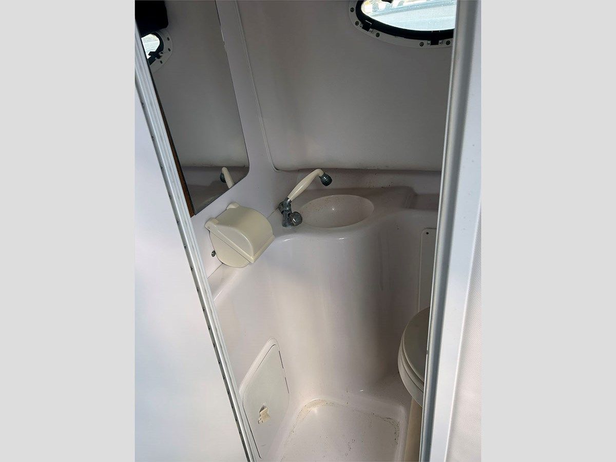 the best price on 30' Pro-Line 2004 30 Walk - PROLINE