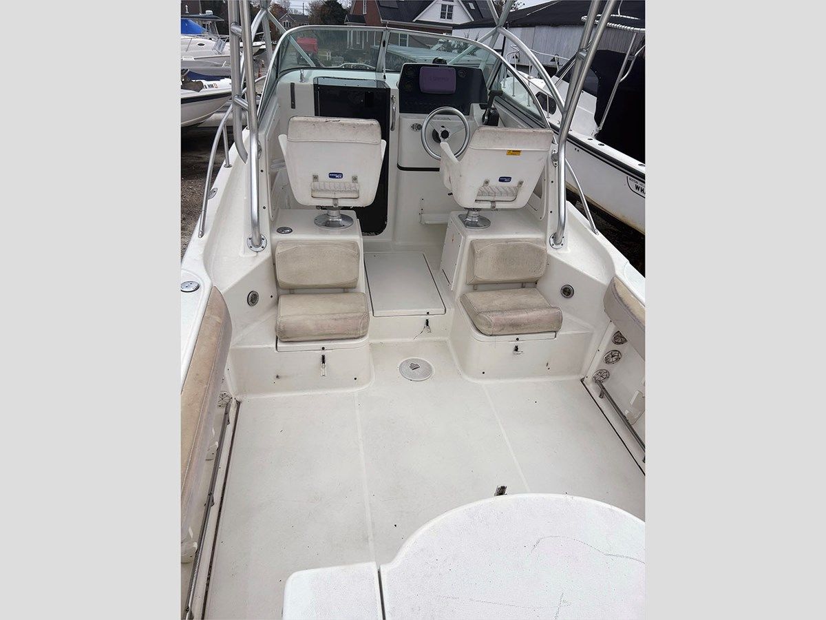 Лучшая цена на 25' Triton 2003 2486 2003