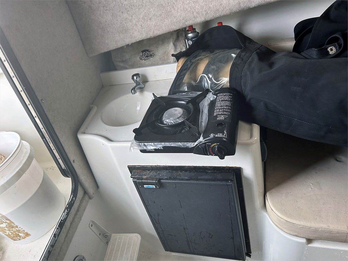 25' Triton 2003 2486 2003