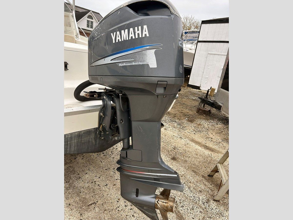 Купить яхту 25' Triton 2003 2486 в Shestakov Yacht Sales