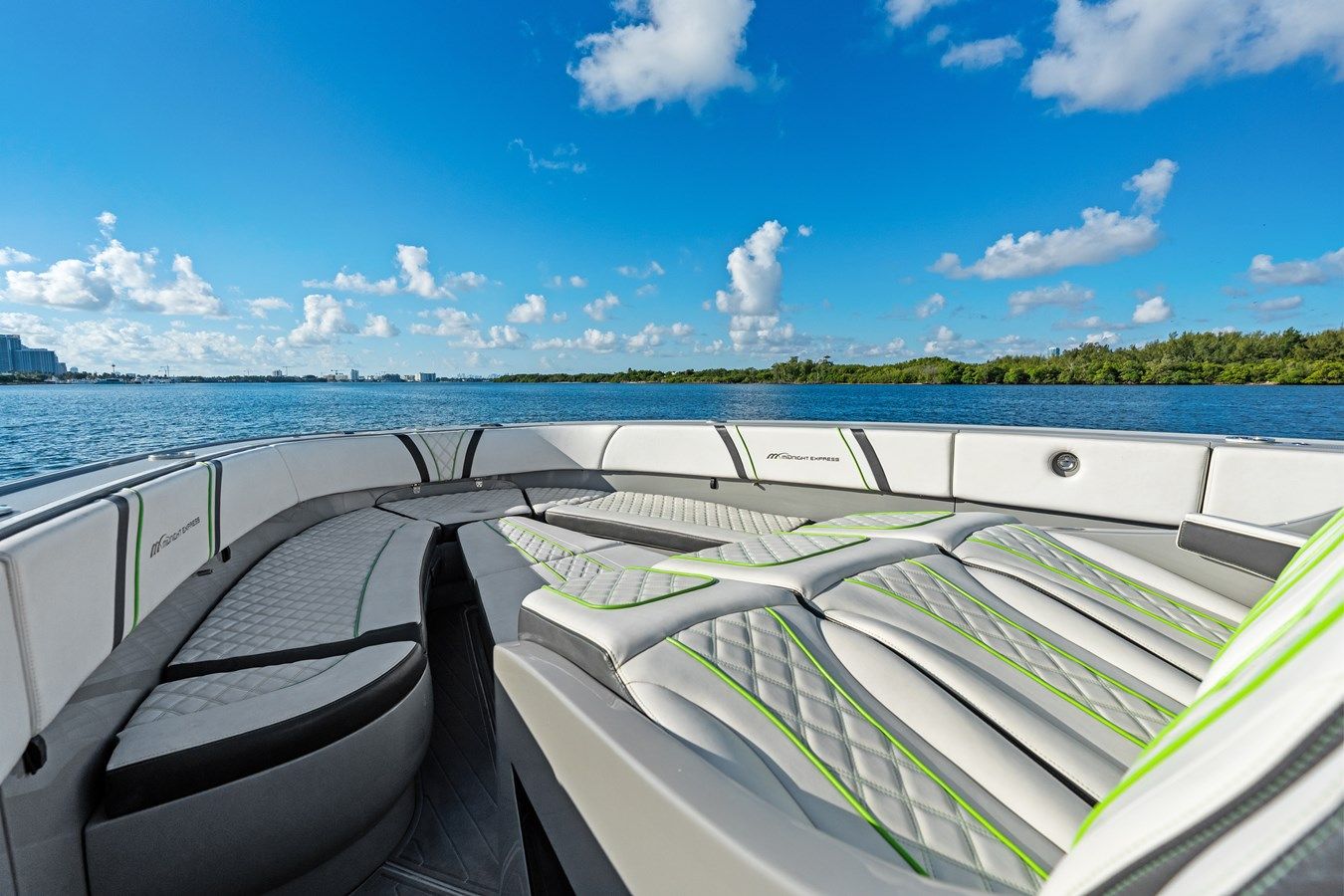 Лучшая цена на Trigger - Midnight Express Powerboats