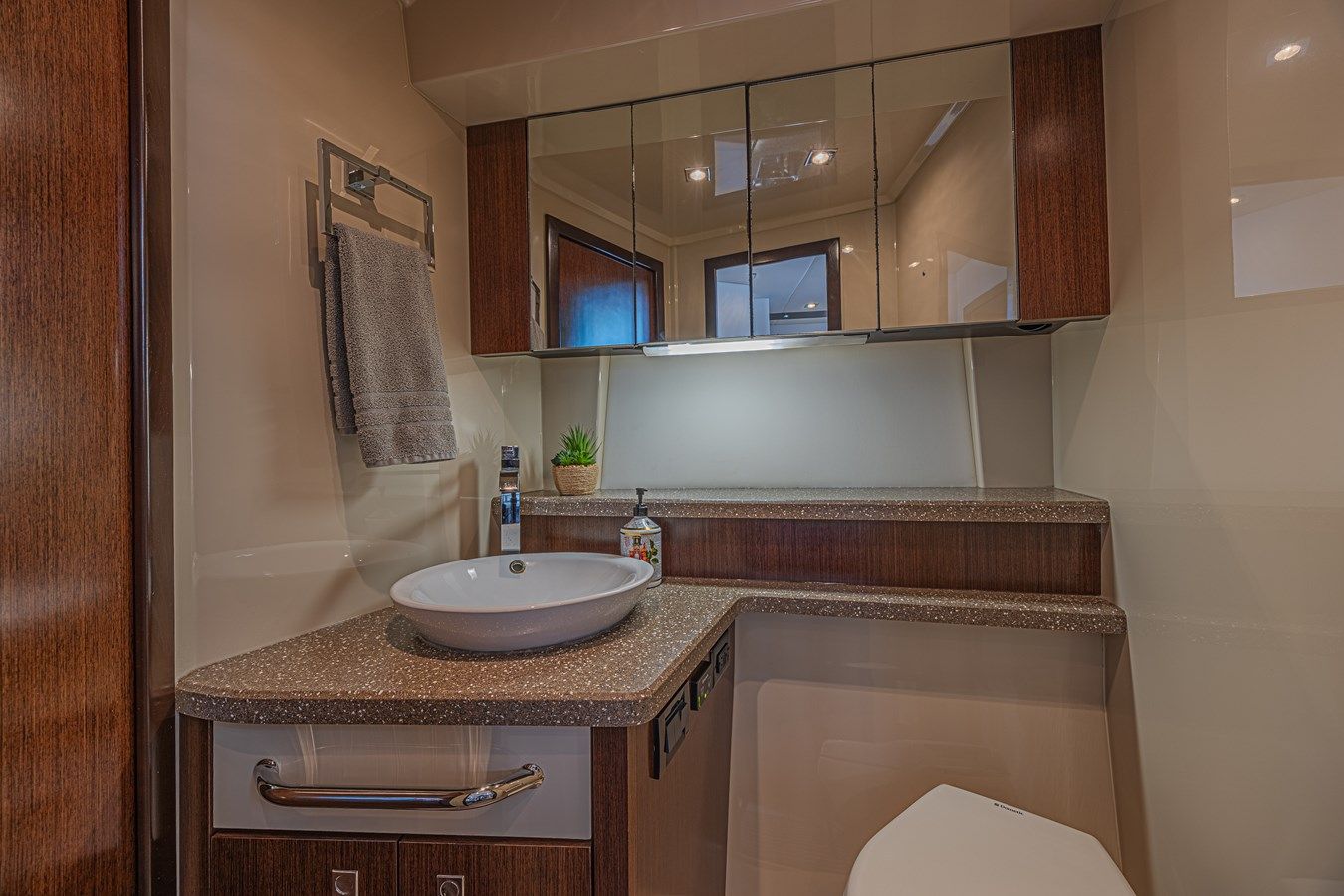 Лучшая цена на Happy Ours - Cruisers Yachts