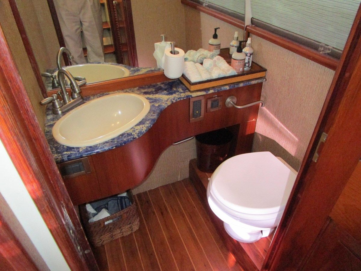 Купить яхту LUCKY STARS Cockpit Motor Yacht в Shestakov Yacht Sales