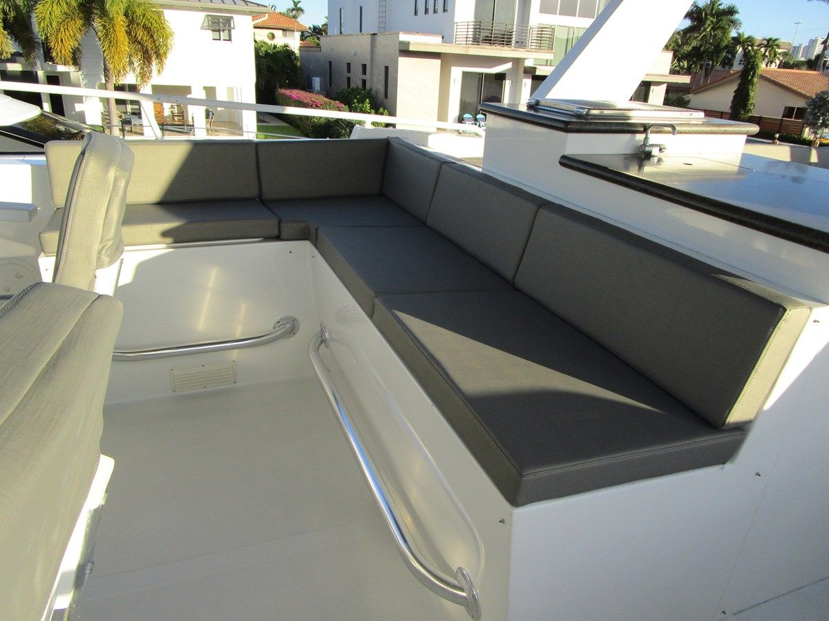 Купить LUCKY STARS Cockpit Motor Yacht