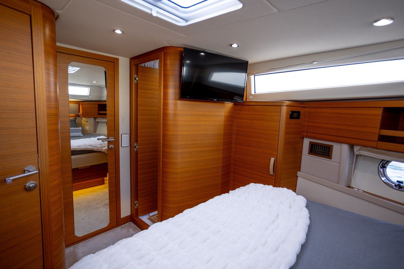 Buy a yacht TUI 48 Fly