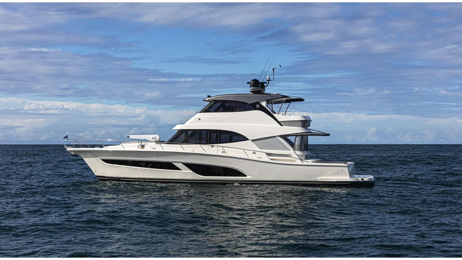 best yacht sales deals 64 SPORTS MOTOR YACHT SERIES 2 - Riviera