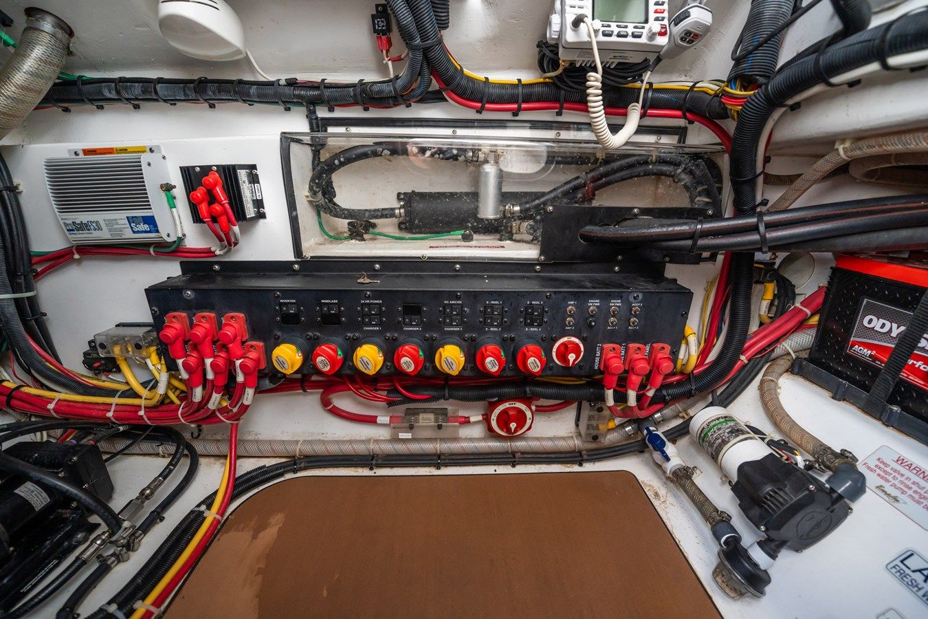 Купить EFFORTLESS - BONADEO BOATWORKS