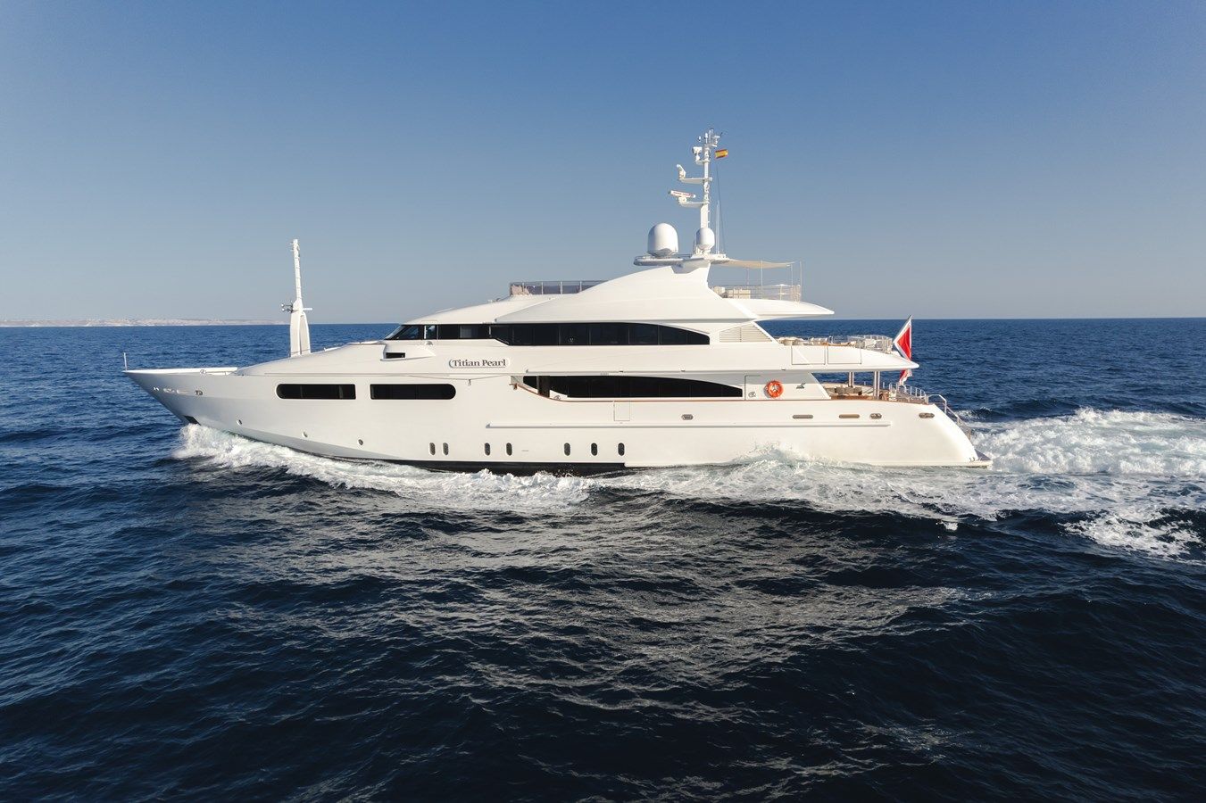 the best price on Titian Pearl 2001