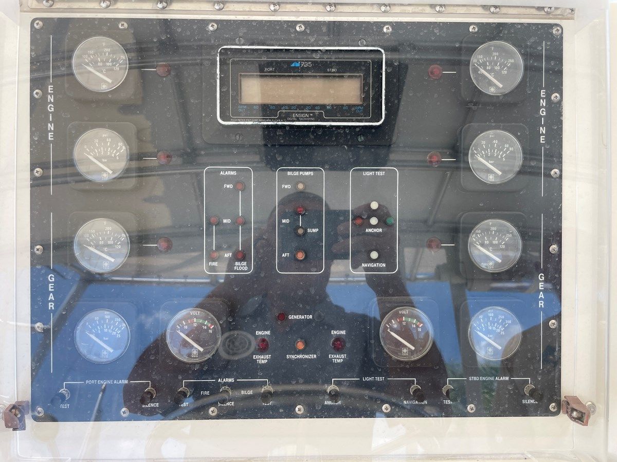 Купить яхту Islander 7 в Shestakov Yacht Sales