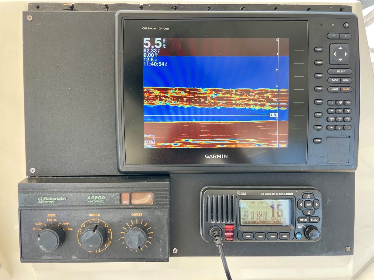 Лучшая цена на Islander 7 - Bertram Yacht