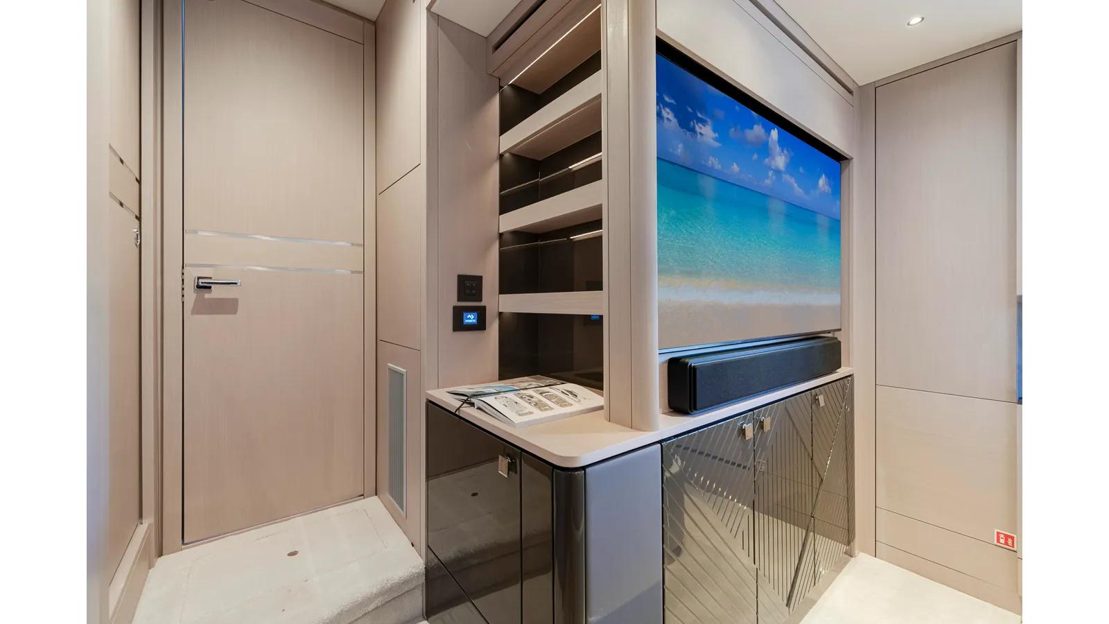 best yacht sales deals MANHATTAN 55 55