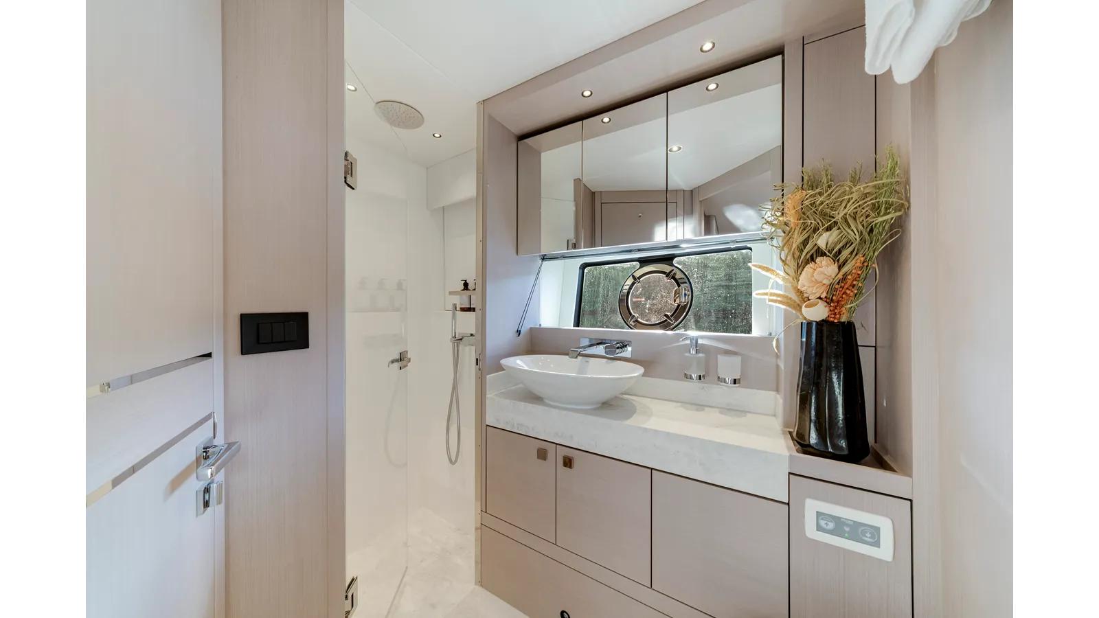 Buy a MANHATTAN 55 - Sunseeker at Shestakov Yacht Sales