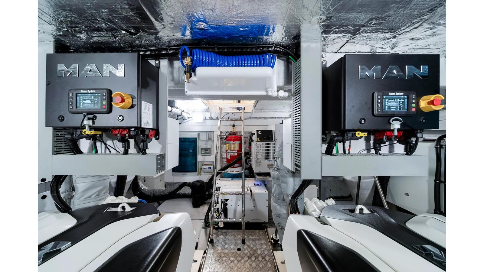 best yacht sales deals MANHATTAN 55 Manhattan 55