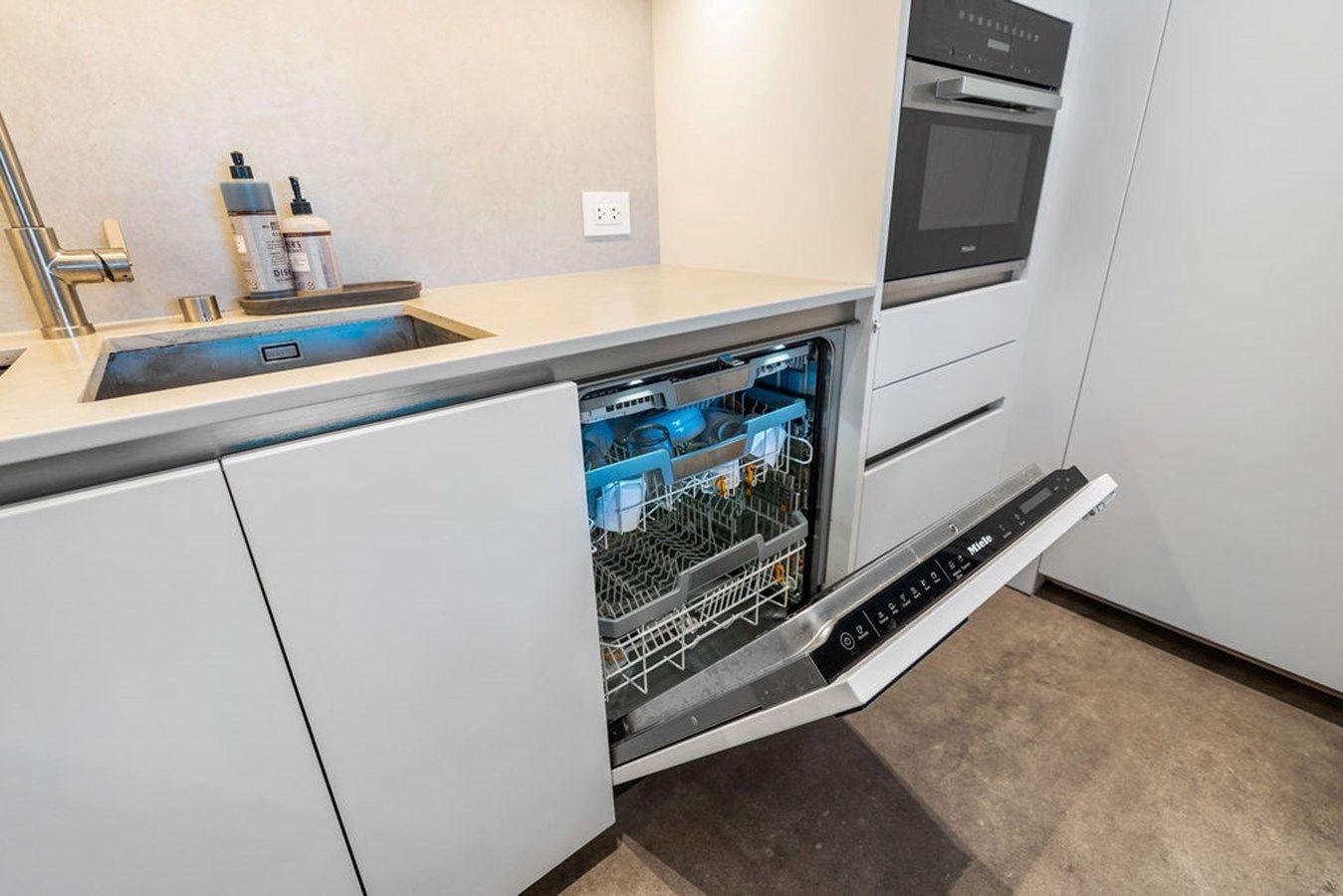 Лучшая цена на THE WOLF