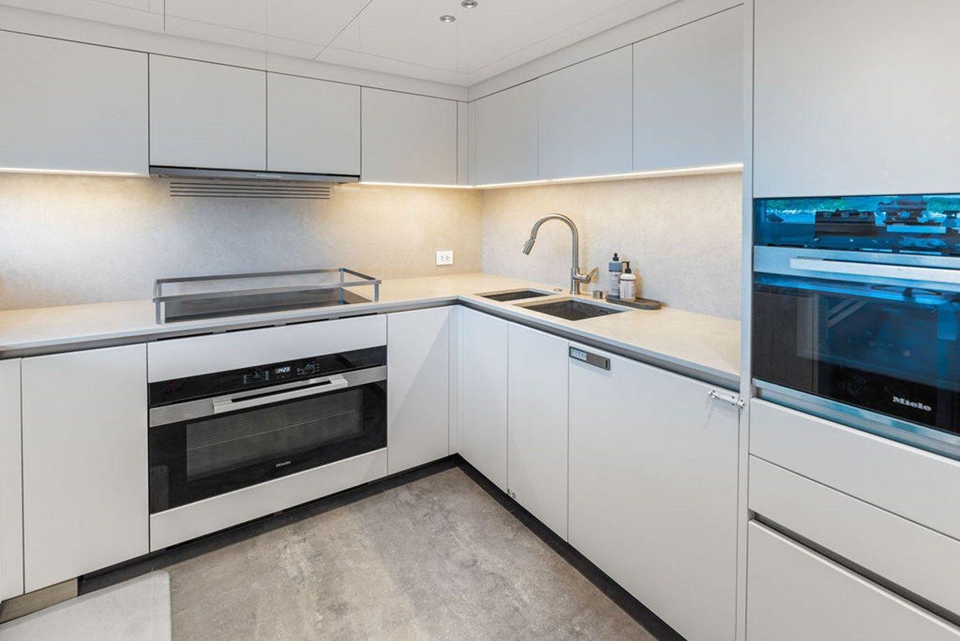 Продажа яхты THE WOLF SD118