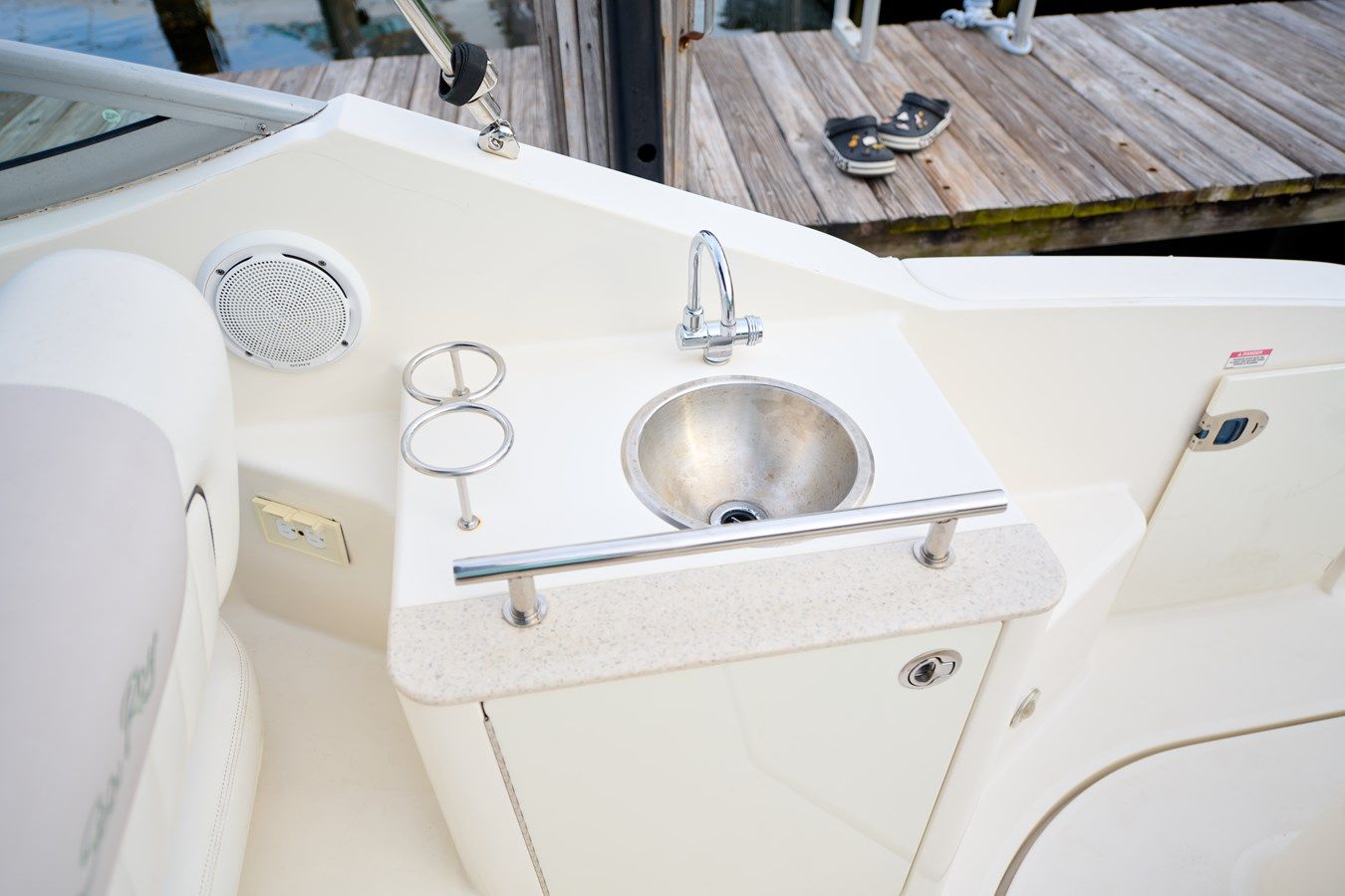 WELCOME TO THE JUNGLE 260 Sea Ray Cruising Yacht yacht sale