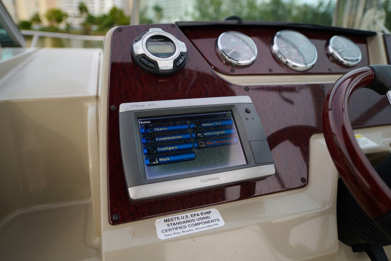 Buy a yacht WELCOME TO THE JUNGLE 260 Sea Ray Cruising Yacht