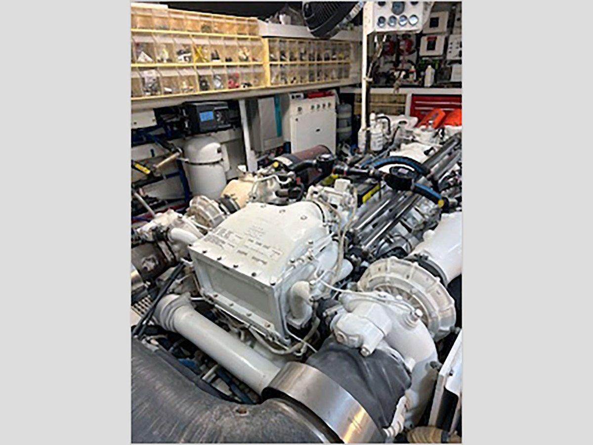 Buy a 100' Hatteras 2001 Custom Yacht - Hatteras at Shestakov Yacht Sales