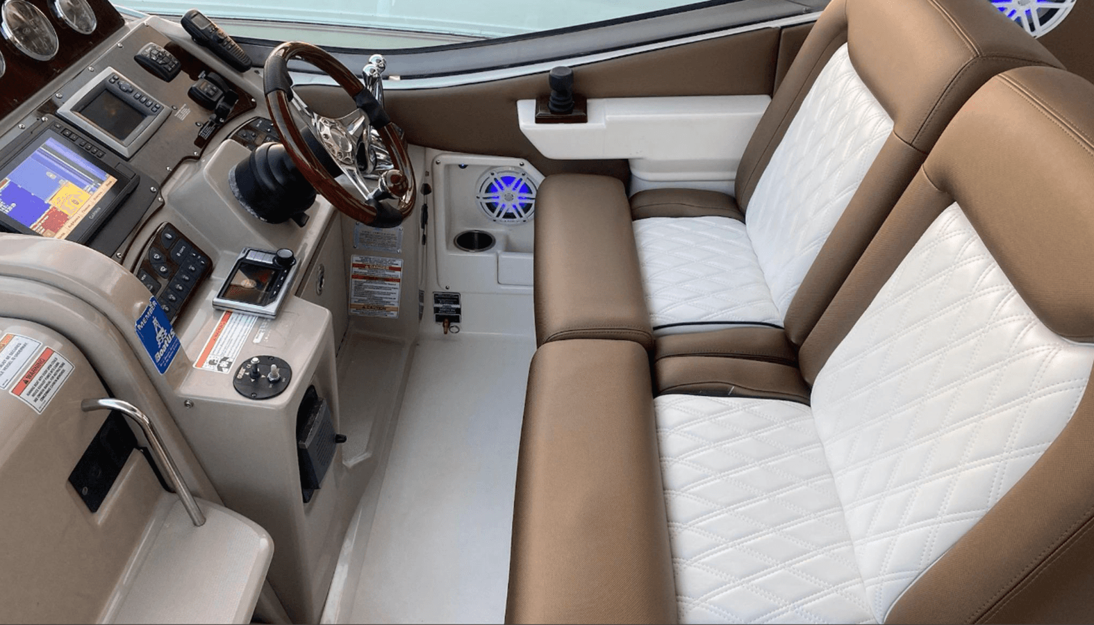 Купить яхту Sundancer 310 - SEA RAY в Shestakov Yacht Sales
