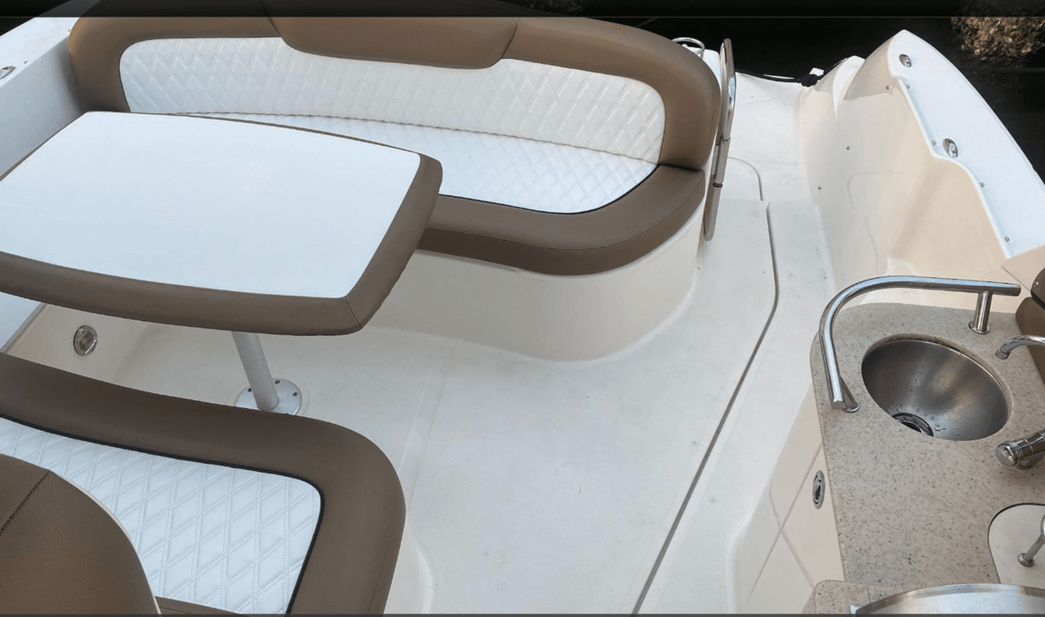Купить яхту Sundancer 310 310 в Shestakov Yacht Sales
