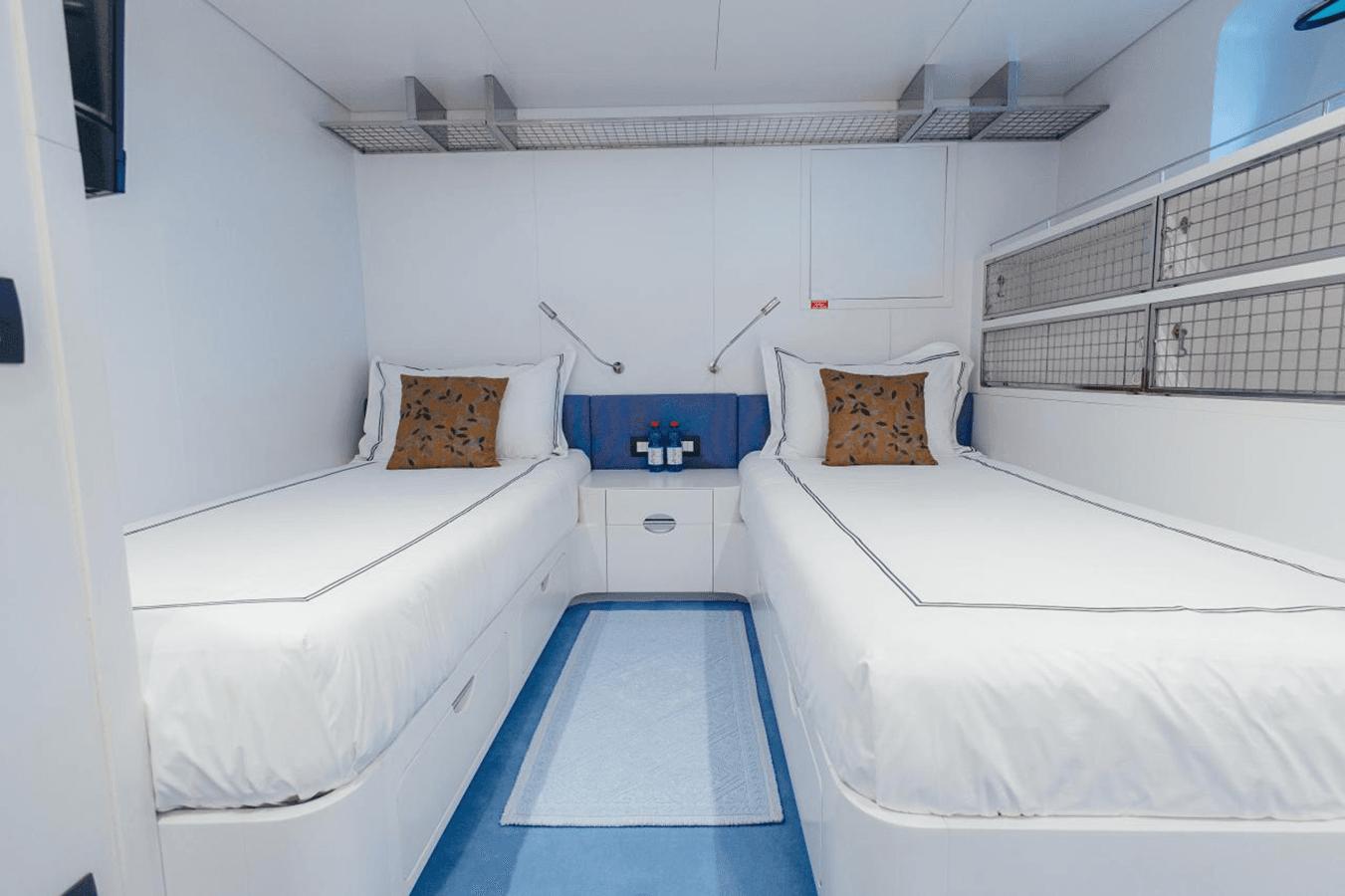 Лучшая цена на LADY IN BLUE 134