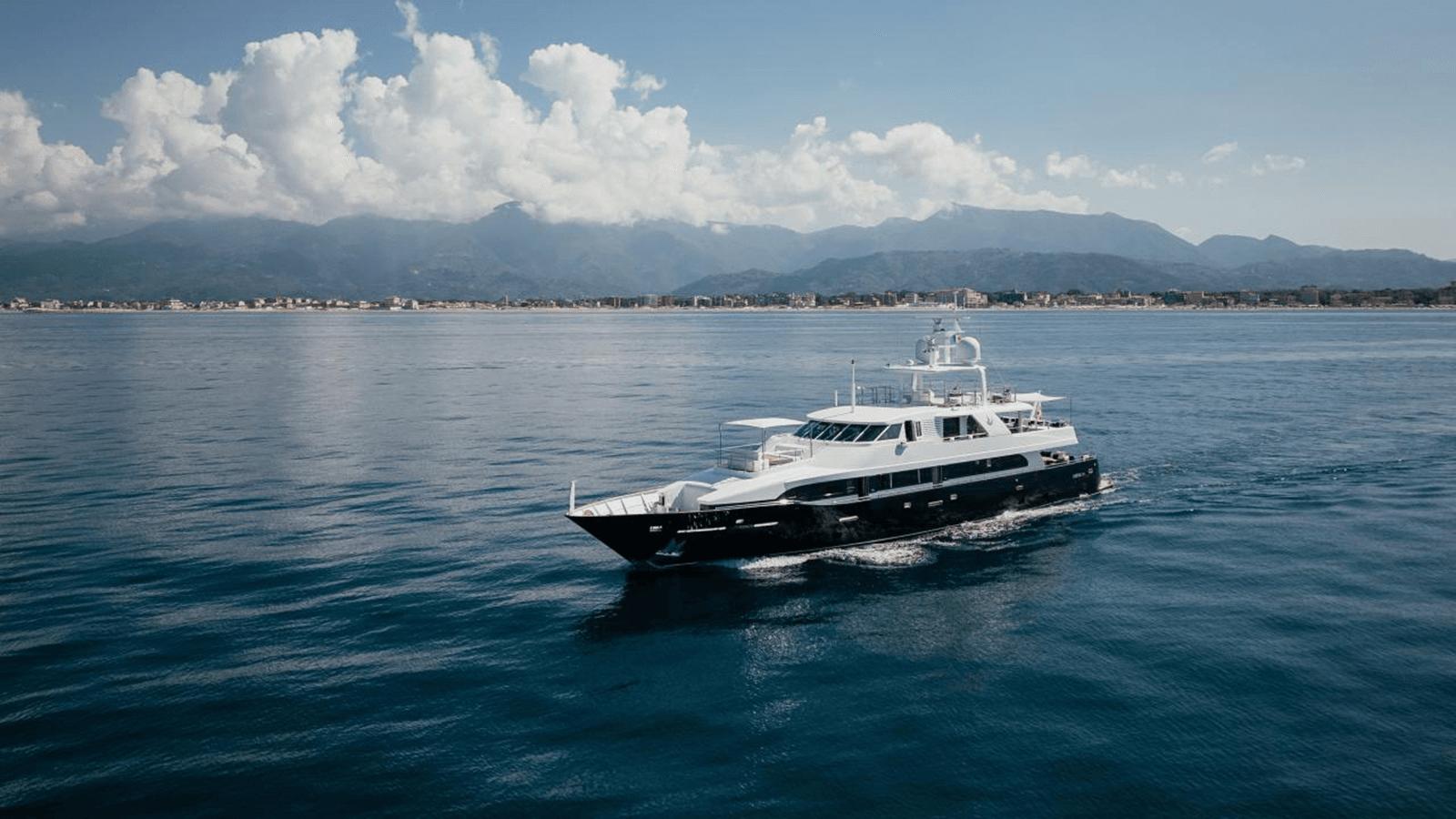 Продажа яхты LADY IN BLUE