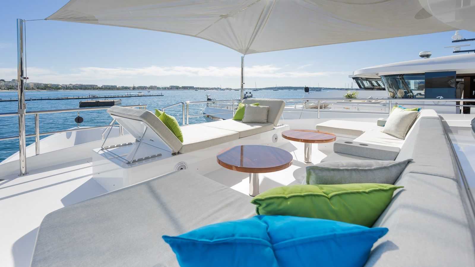 Buy a ROMEO FOXTROT II 118 at Shestakov Yacht Sales