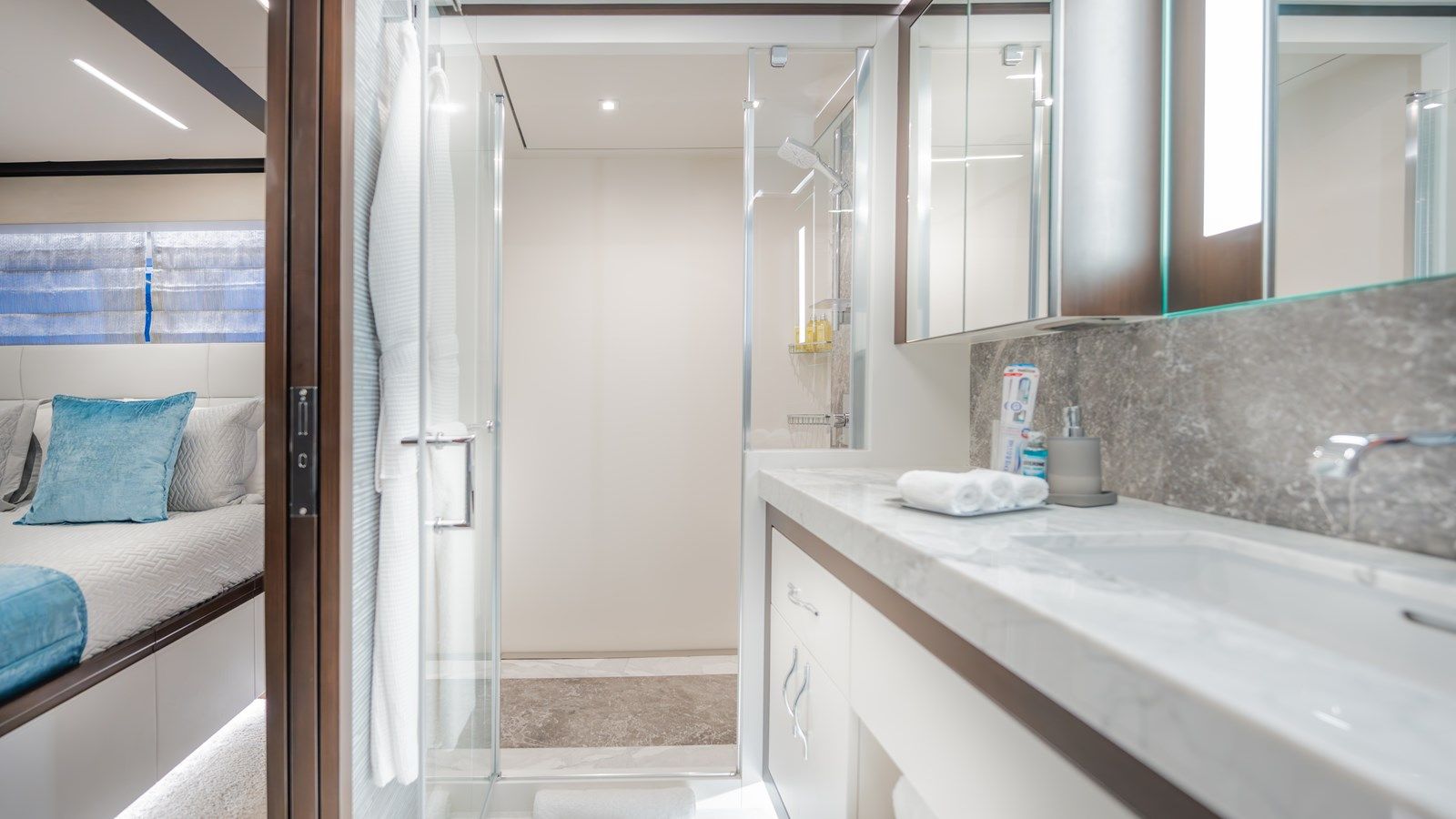 best yacht sales deals ROMEO FOXTROT II 118