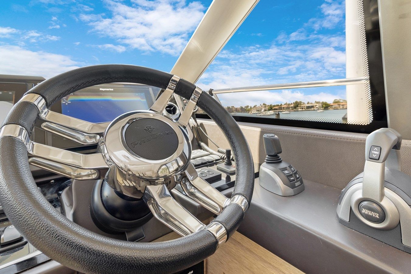 Buy a yacht LUCKY ONE - PRESTIGE