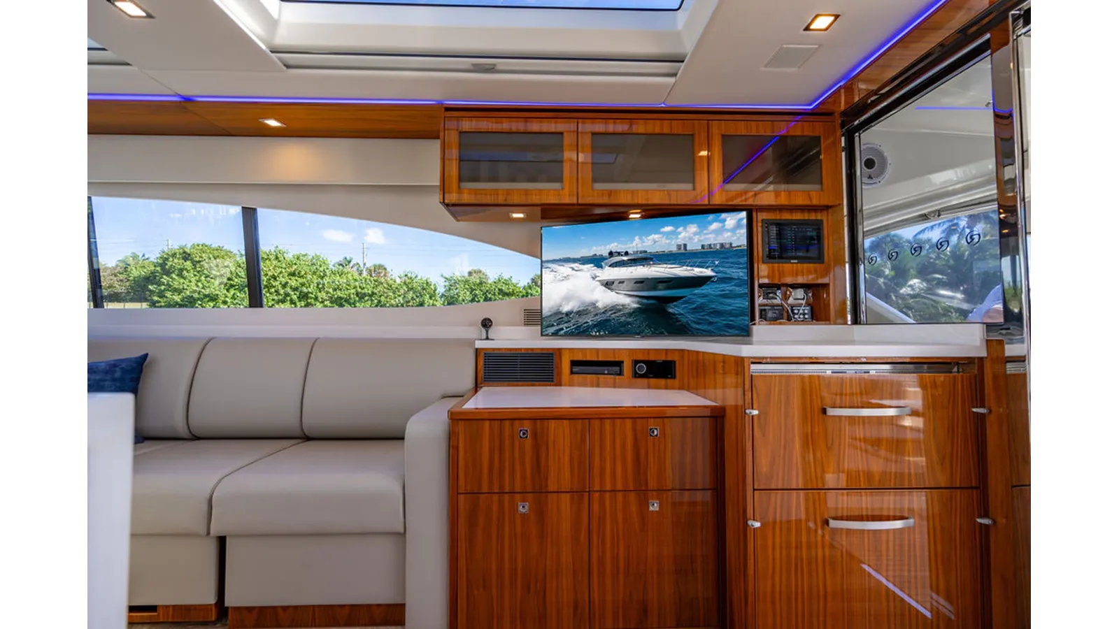 best yacht sales deals EL MAR V - Riviera