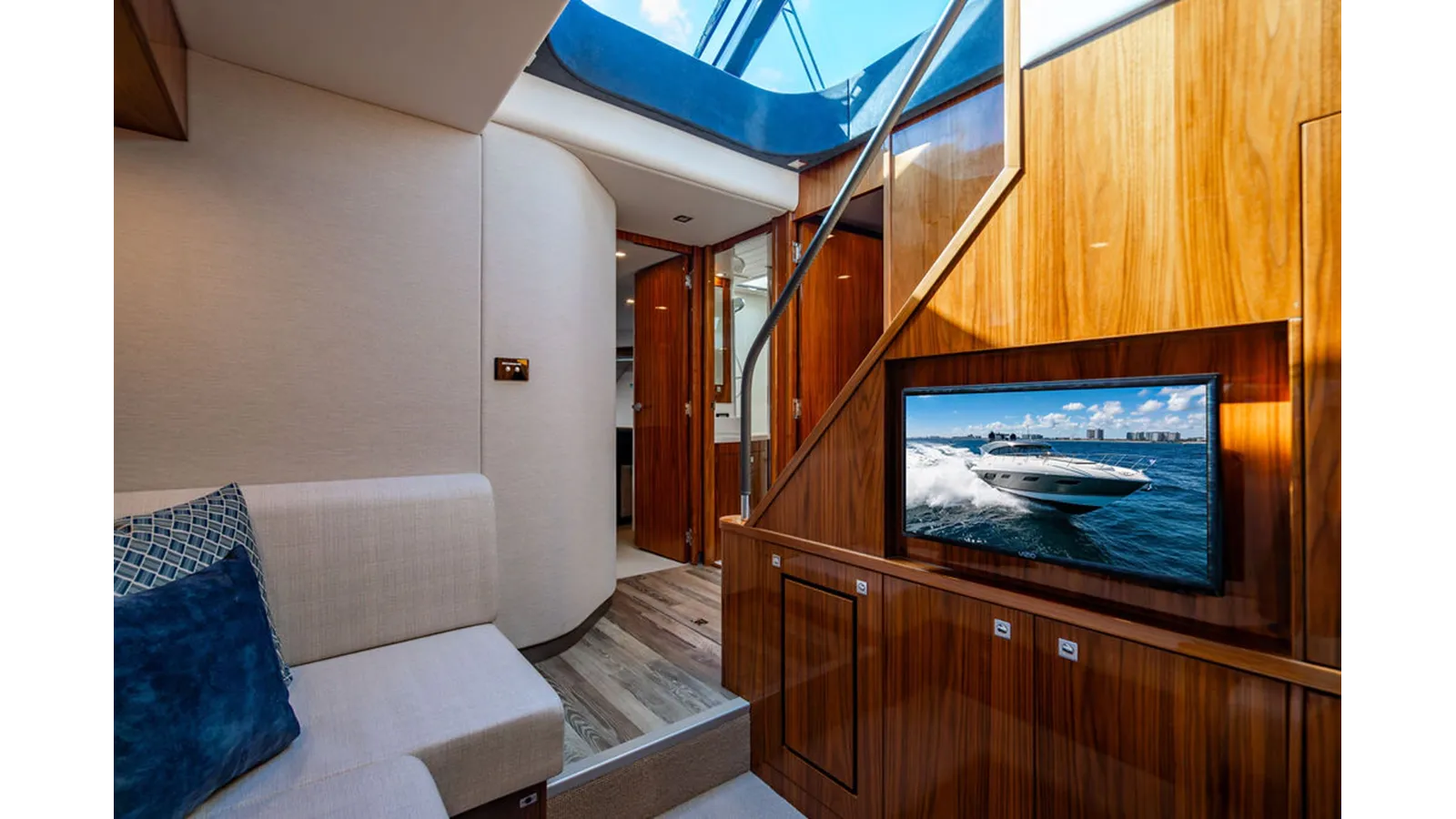 Buy a EL MAR V - Riviera at Shestakov Yacht Sales