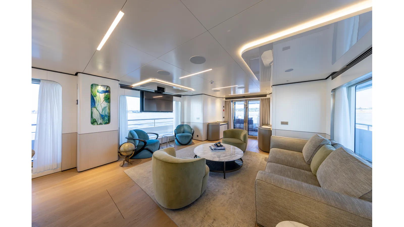 the best price on BEE EXPLORER Art Shipyard