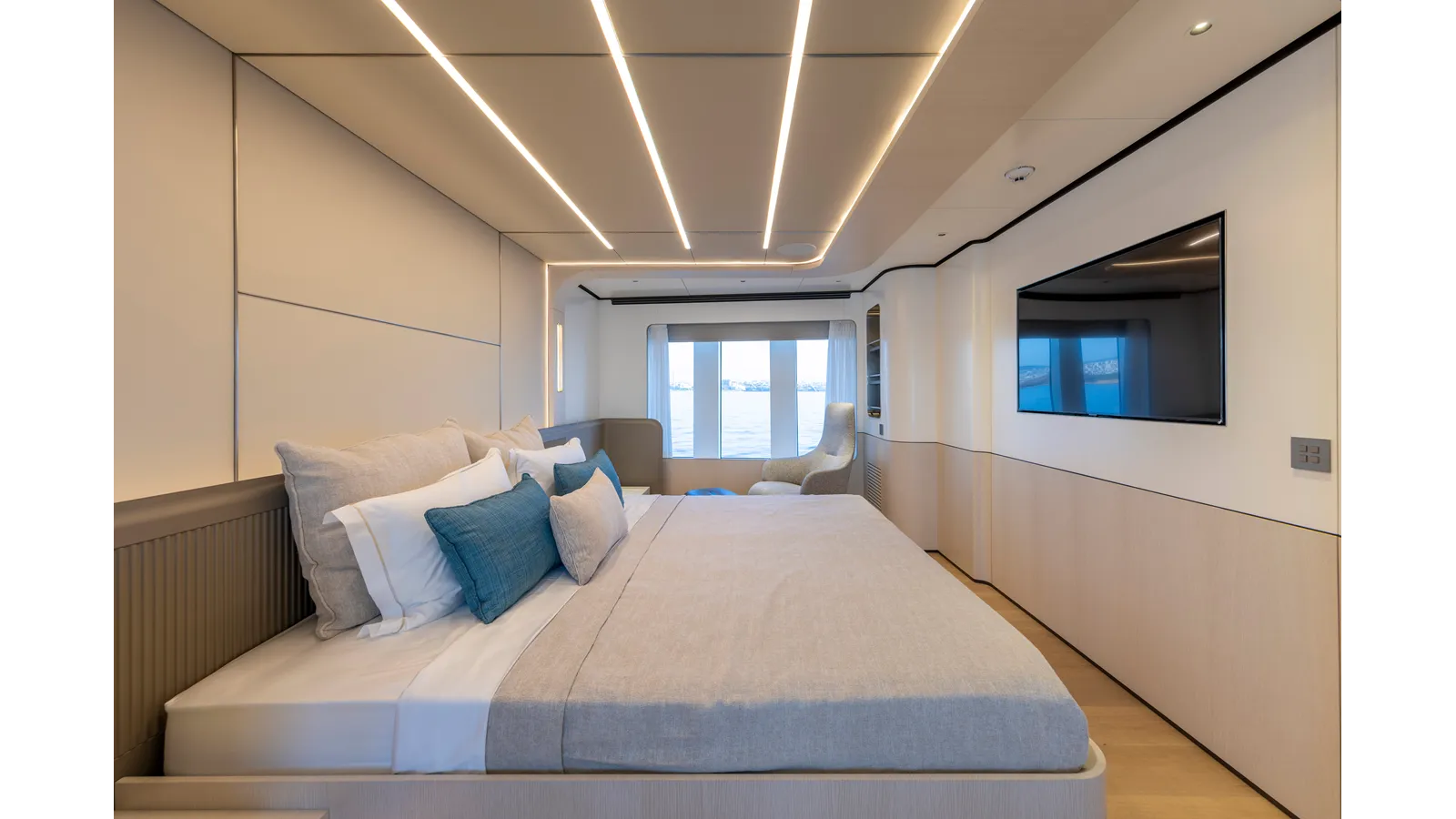 best yacht sales deals BEE EXPLORER - CUSTOM