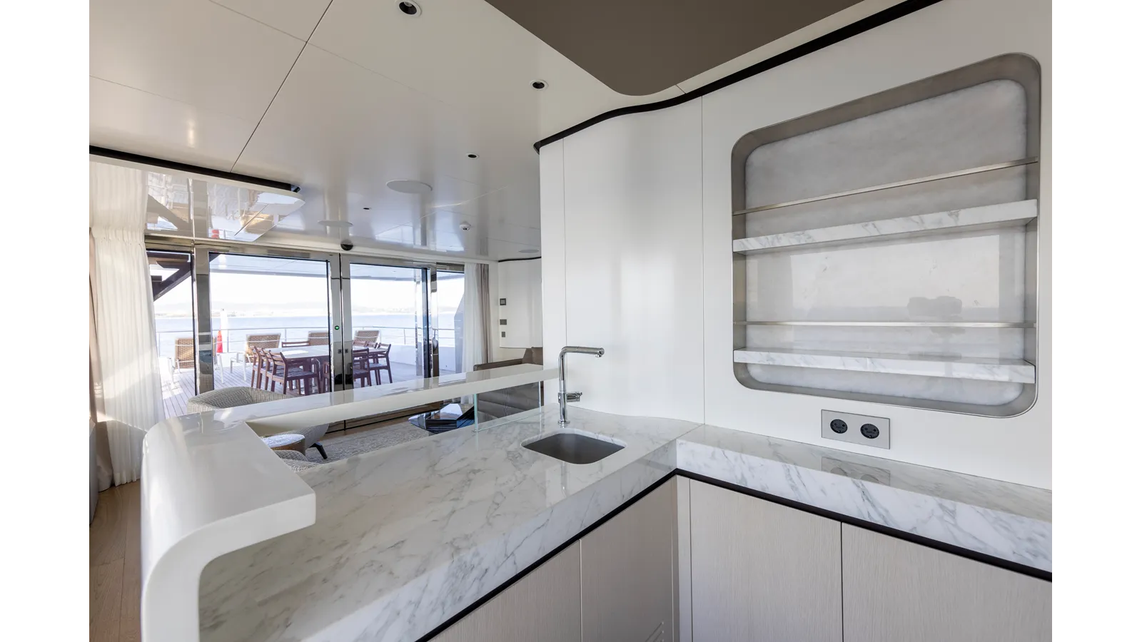 Buy a yacht BEE EXPLORER Art Shipyard