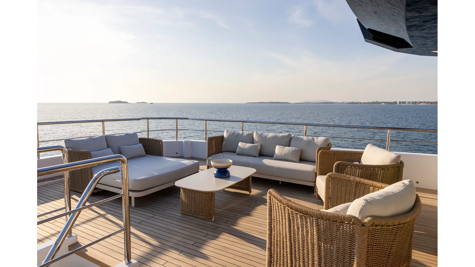 best yacht sales deals BEE EXPLORER - CUSTOM