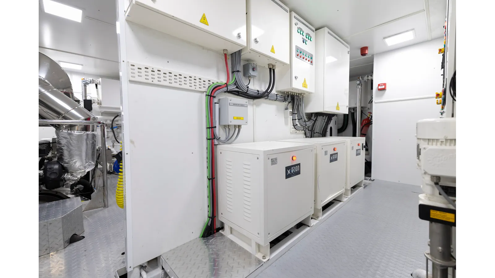 Buy a BEE EXPLORER - CUSTOM at Shestakov Yacht Sales