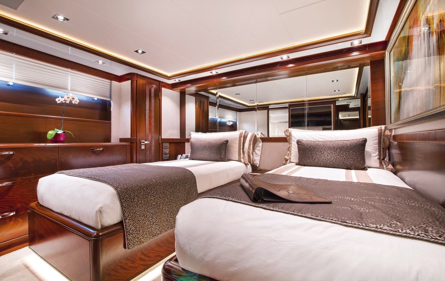 Купить яхту VIVIERAE II в Shestakov Yacht Sales