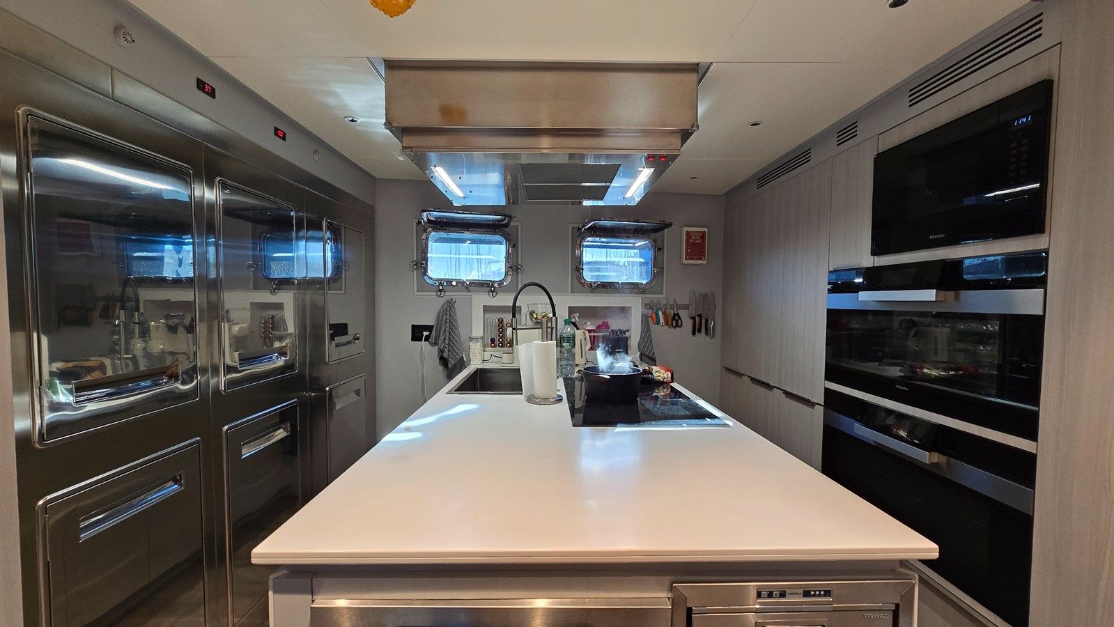 Buy a BLADE II - MMGI SHIPYARD at Shestakov Yacht Sales