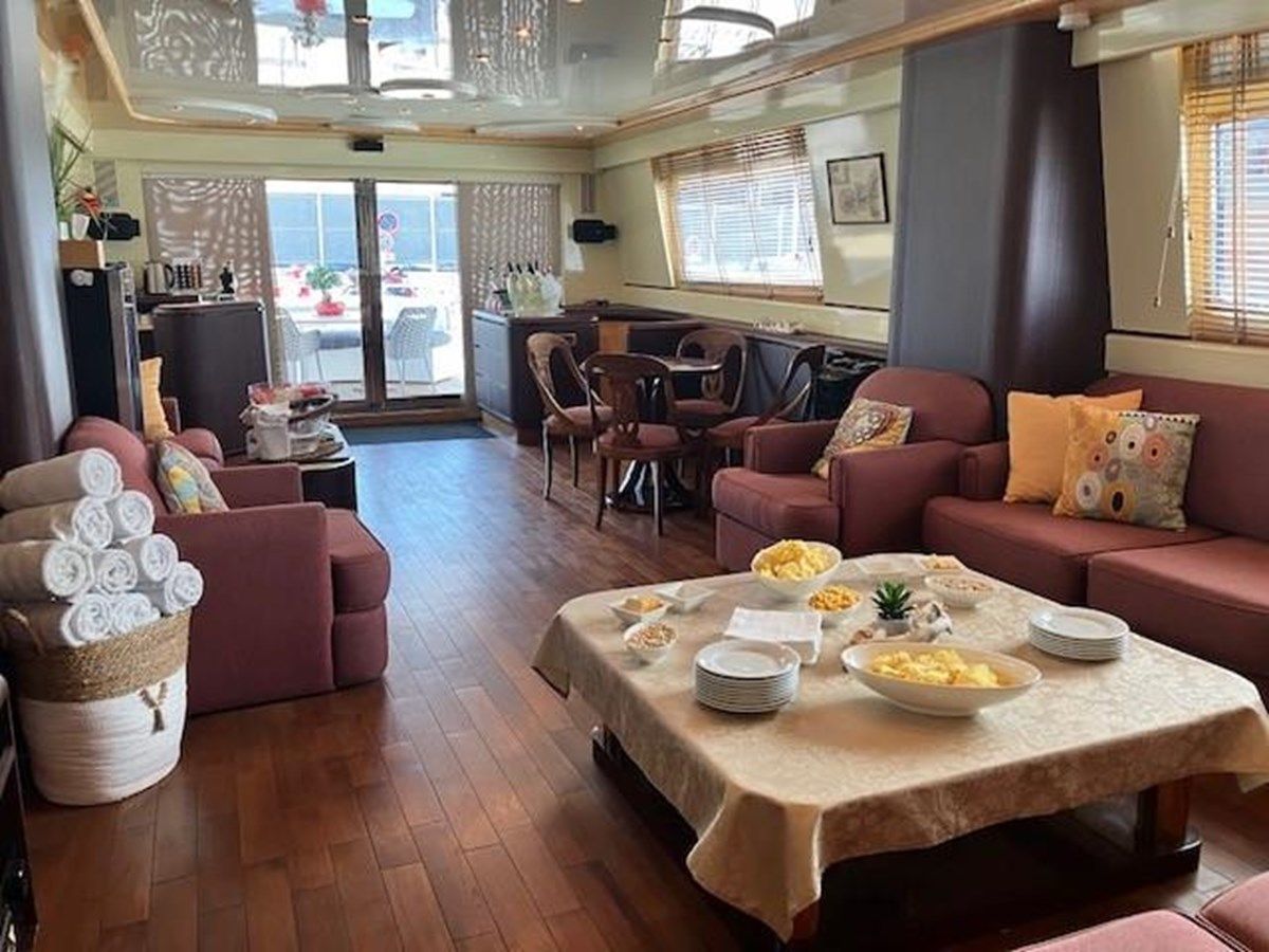 the best price on MISS CANDY 97